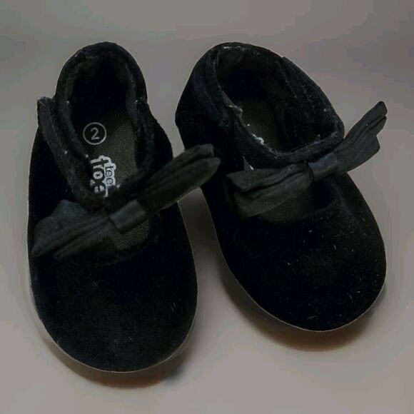 Teeny Toes Infant Velvet Dress Shoes Baby Girl Crib Shoes PreWalker Trainer‎ 2c - Picture 1 of 5
